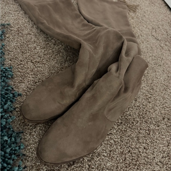 Charles David Tan Heeled Boots - Picture 1 of 6